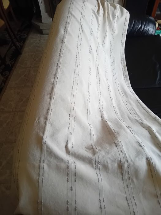2 cortinados e 2 reposteiros