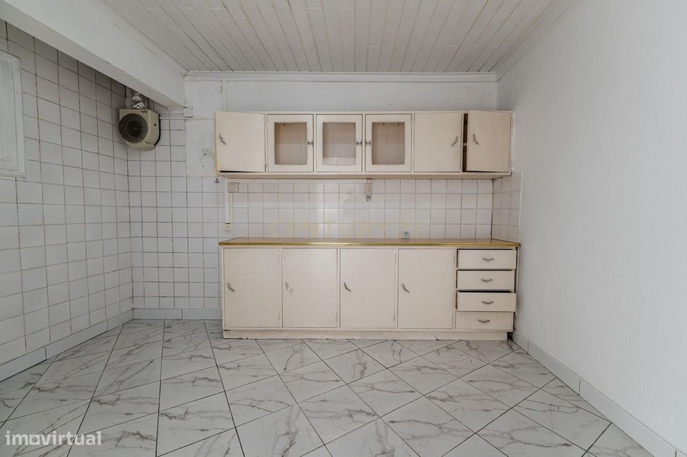 Moradia T3 com Terraço e Vista Mar em Santa Cruz, Lagoa