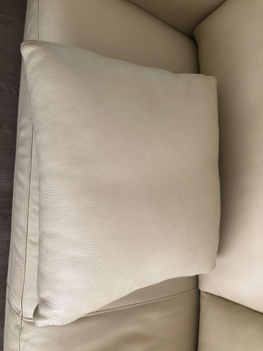 Sofá de 2 lugares, em pele