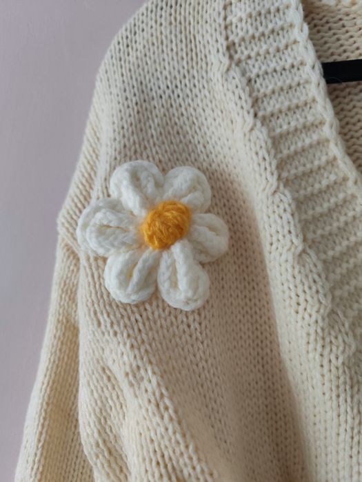 Sweter z kwiatkami 3D