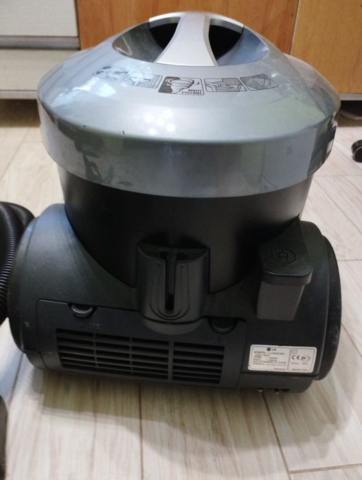Миючий пилосос LG 1600W Cyking Bio-Tank