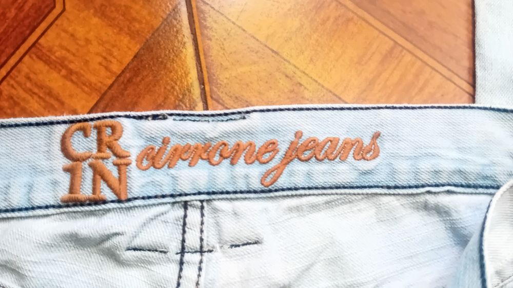 Jeans Claros Carrone Jeans com Rasgos – Fabricado em Portugal