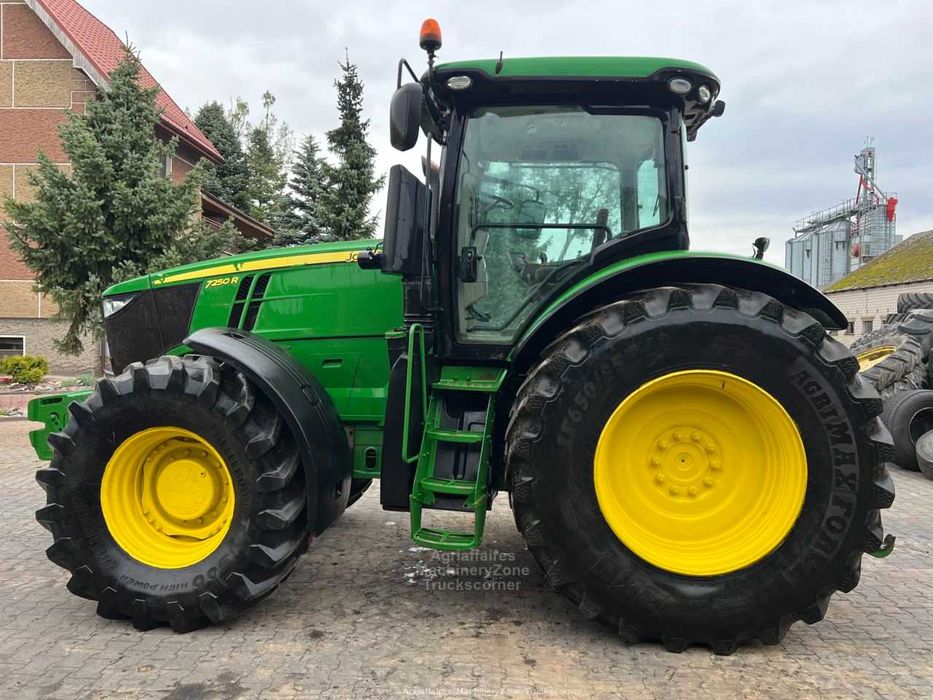 Трактор John Deere 7250R