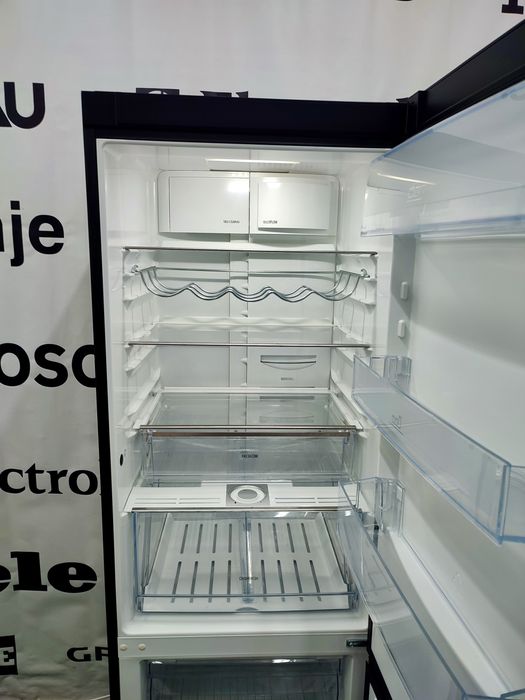 Високий двокамерний холодильник Electrolux NoFrost A+++ темний графіт