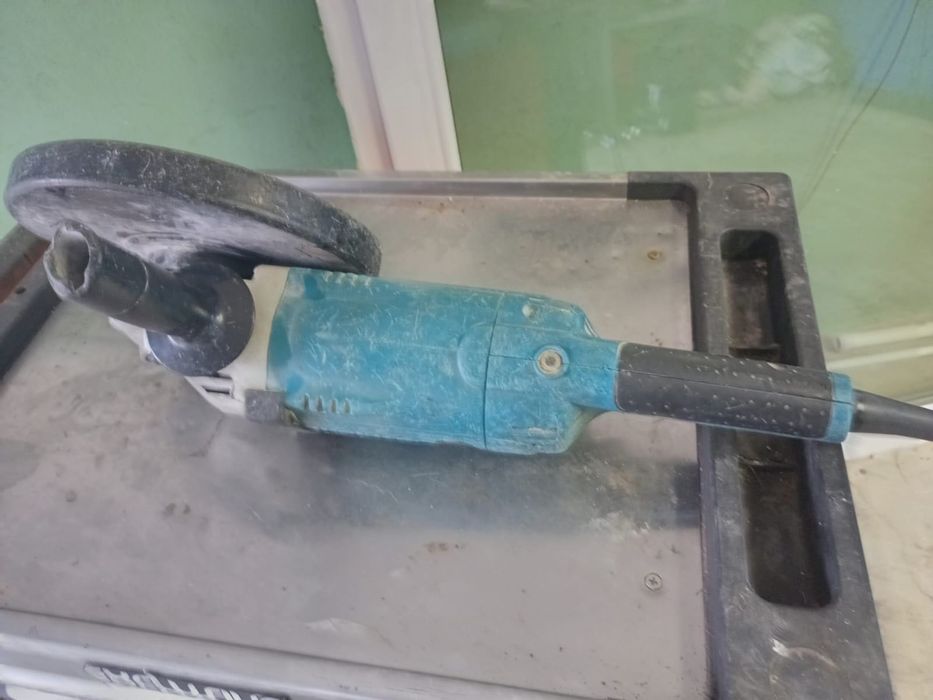Szlifierka kątowa Gumówka Makita 230 mm
