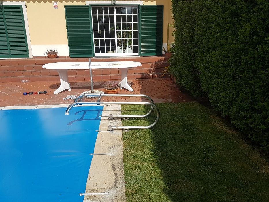 Escada de piscina