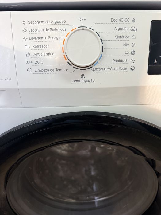 Máquina de lavar e secar roupa