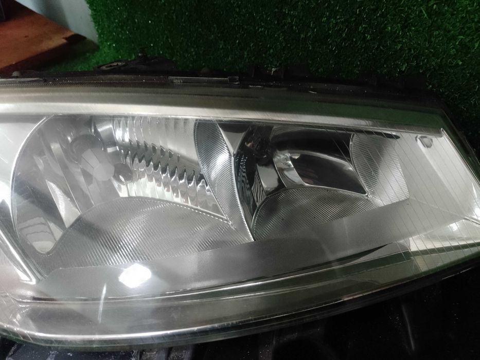 Renault MEGANE II , EU, Valeo, lampy przód prawa , lewa.
