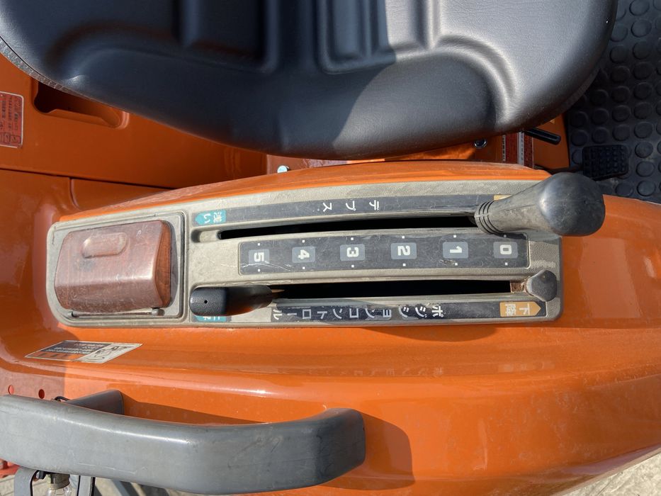 Трактор Hitachi NZ215, Японський міні трактор