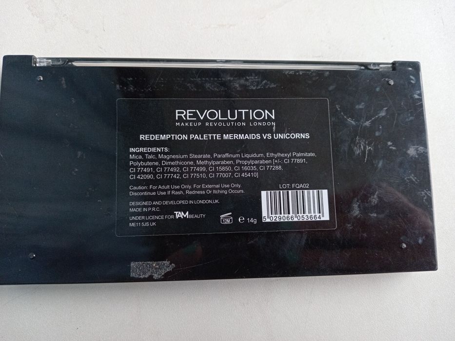Revolution тєні косметика