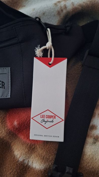 Nowa, czarna nerka Lee Cooper