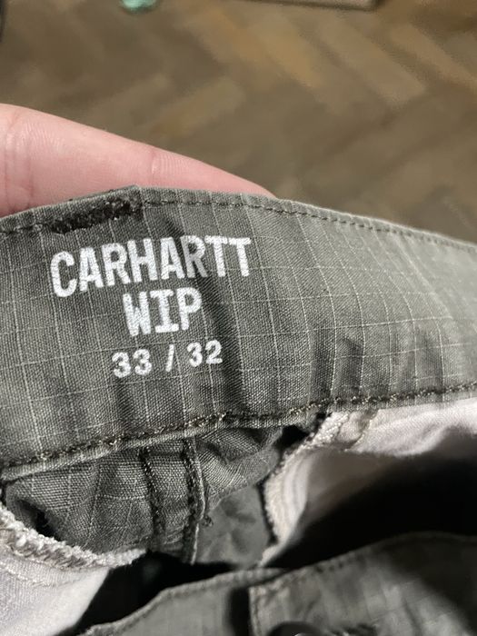 Джинси кархарт з дефектами