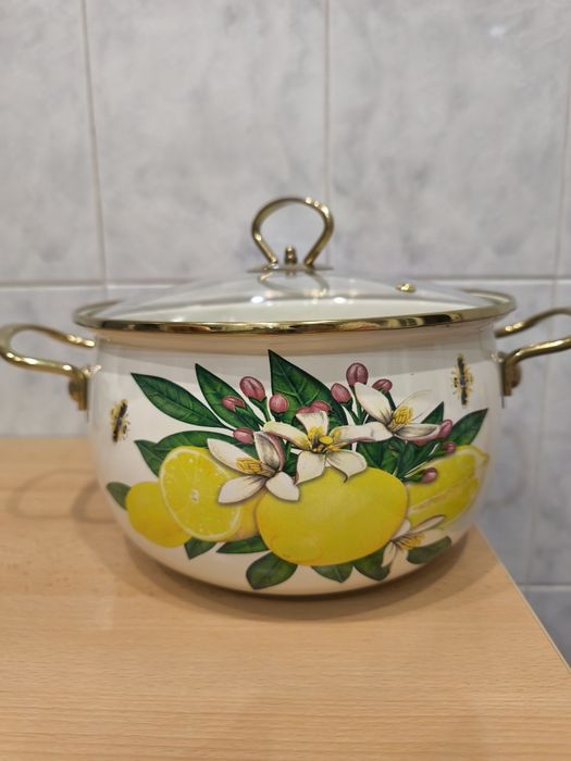 Кастрюля эмалированная