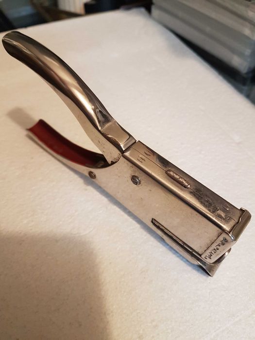 Agrafador + alicate + prensador de folhas , para colecionador