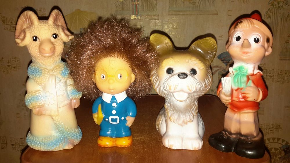 Детская швейная машинка "Дніпряночка",пистолет водный,кольт пистоны