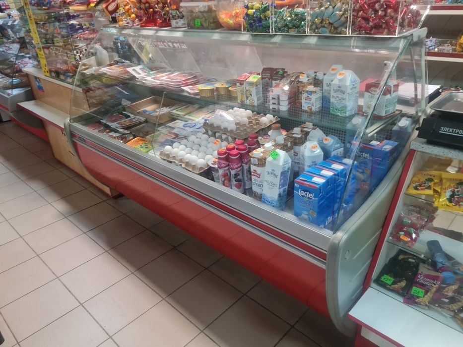 Прилавки та холодильні вітрини