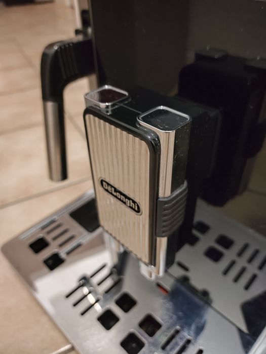 De’Longhi Maestosa — преміальна автоматична кавомашина, ідеальний стан
