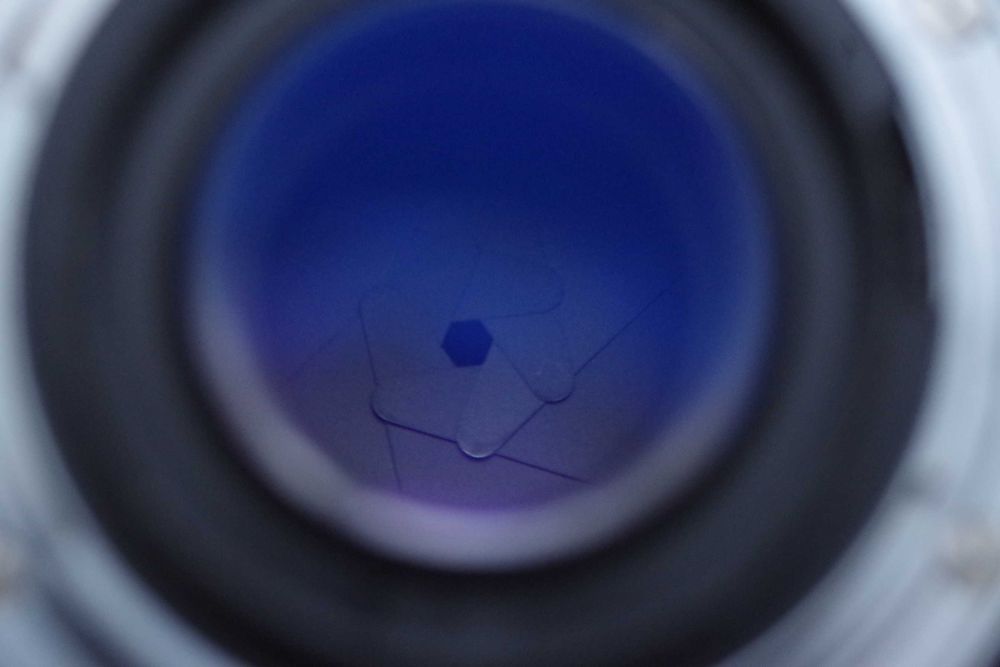 Объектив Nikkor - P  105mm 2,5 Nikon non Ai с крышками