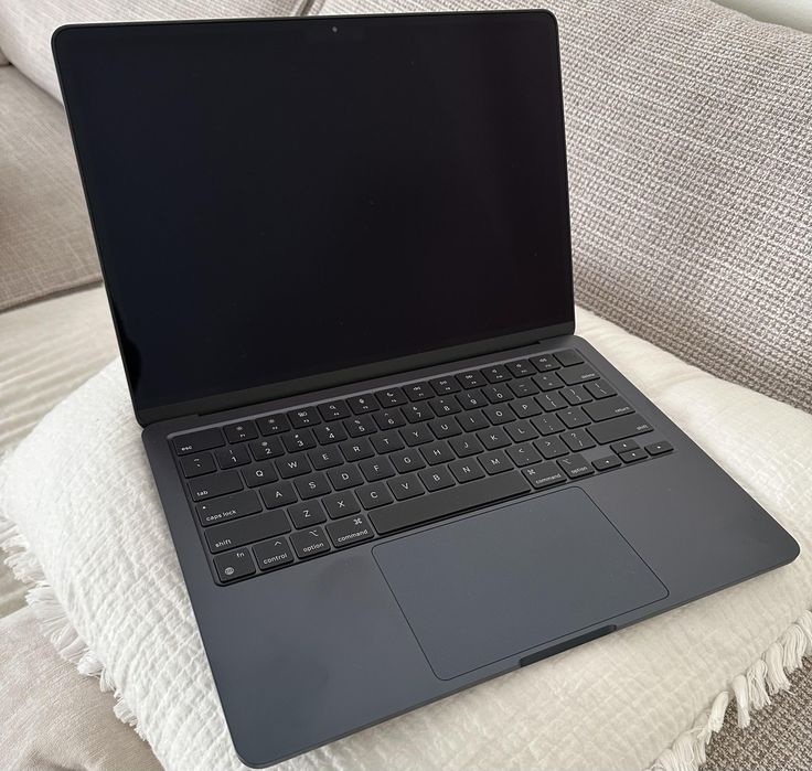 MacBook Air M4 15'  Nowy 16GB 256, Opis