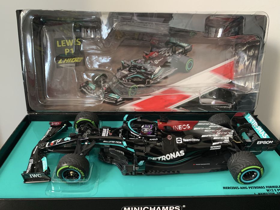 F1 minichamps 1:18 Mercedes - AMG W12 Lewis Hamilton