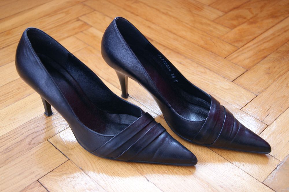 Buty skórzane na obcasie Ryłko rozm. 38,5 czarne