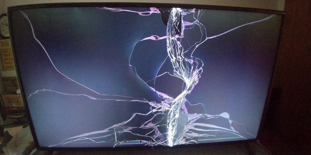 Smart TV LG 55un71006 (ecrã partido)