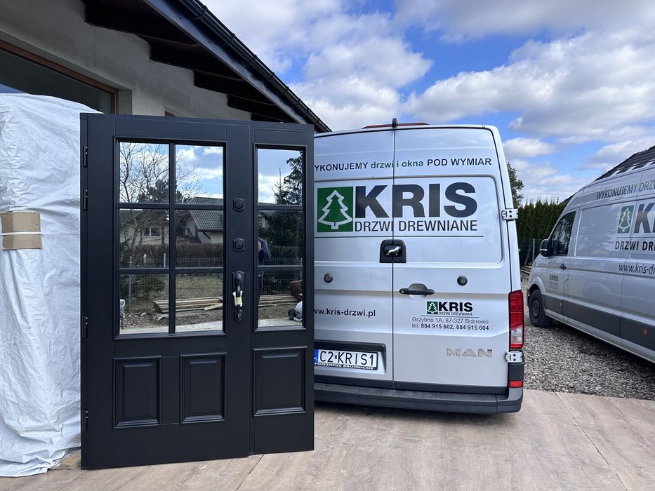 Drzwi zewnętrzne drewniane z doświetlem Amerykańskie schlage czarne