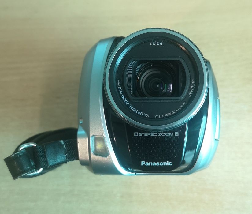 Видеокамера Panasonic SDR-H250 + Штатив