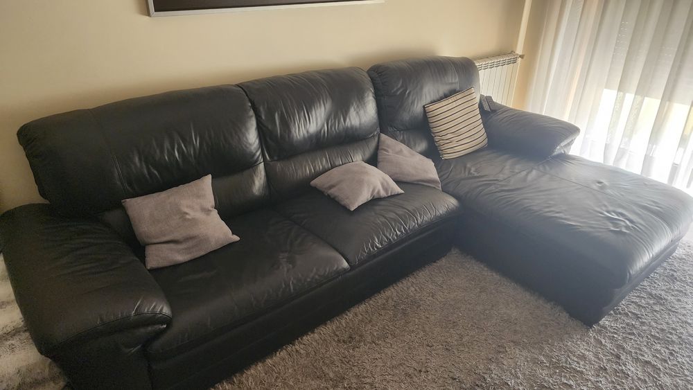 Sofá de Sala em Pele Sintética Preto com Chaise Longue – 300cm

Sofá m