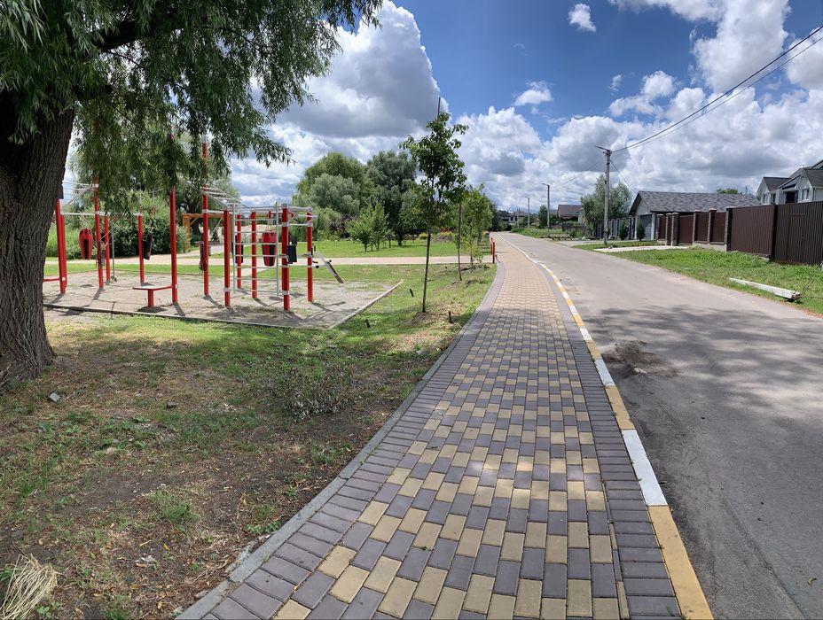 Будинок-дуплекс по ціні квартири біля озера