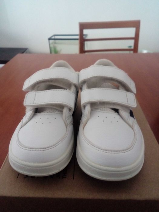 Tênis de marca Adidas de Crianca