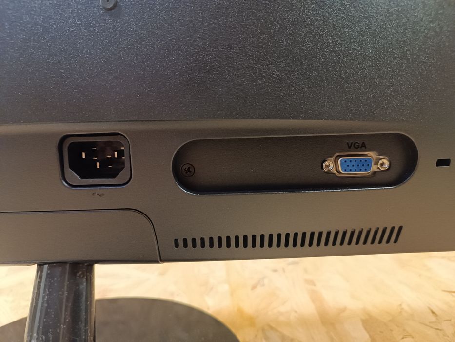 Monitor ASUS VS197 LCD LED 18.5" – Como Novo – Caixa Completa