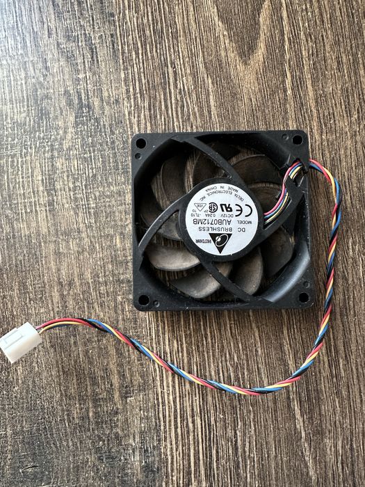 Кулер вентилятор корпусний.