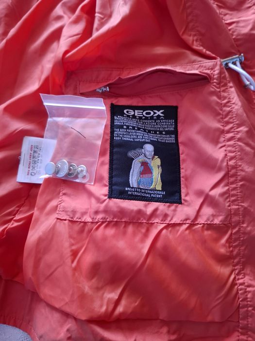 Куртка вітровка жіноча Geox.