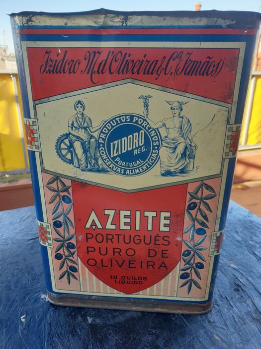 Diversas latas antigas