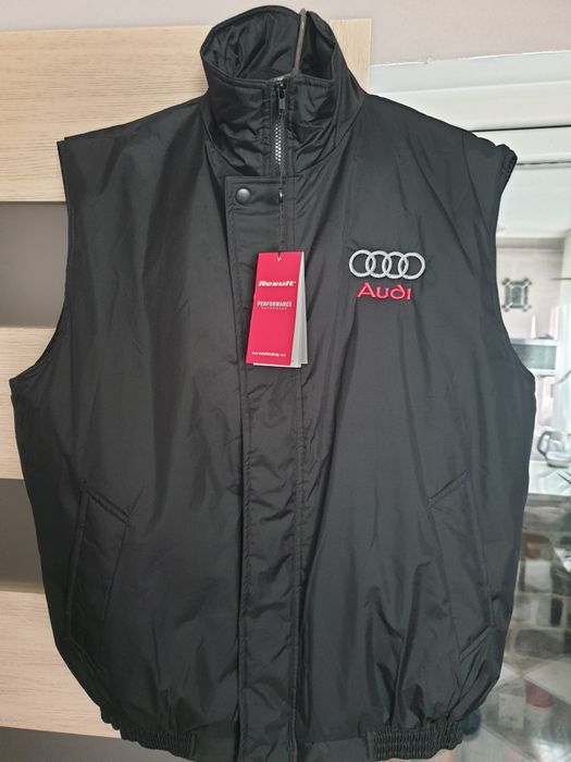 Жилет пуховик худи   Audi Оригинал размер XL.