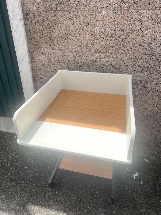 Fraldrário branco com almofada plastificada