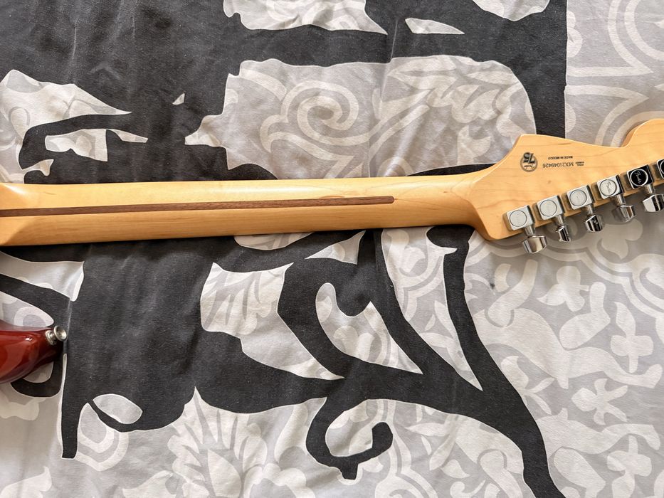 Fender Player Stratocaster HSH 75th Anniversary (2021) + Bolsa Fender Deluxe + Correia em Pele