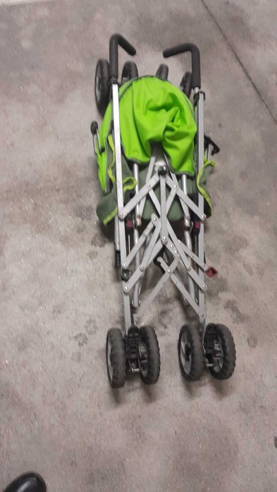 Carrinho de passeio de bebé