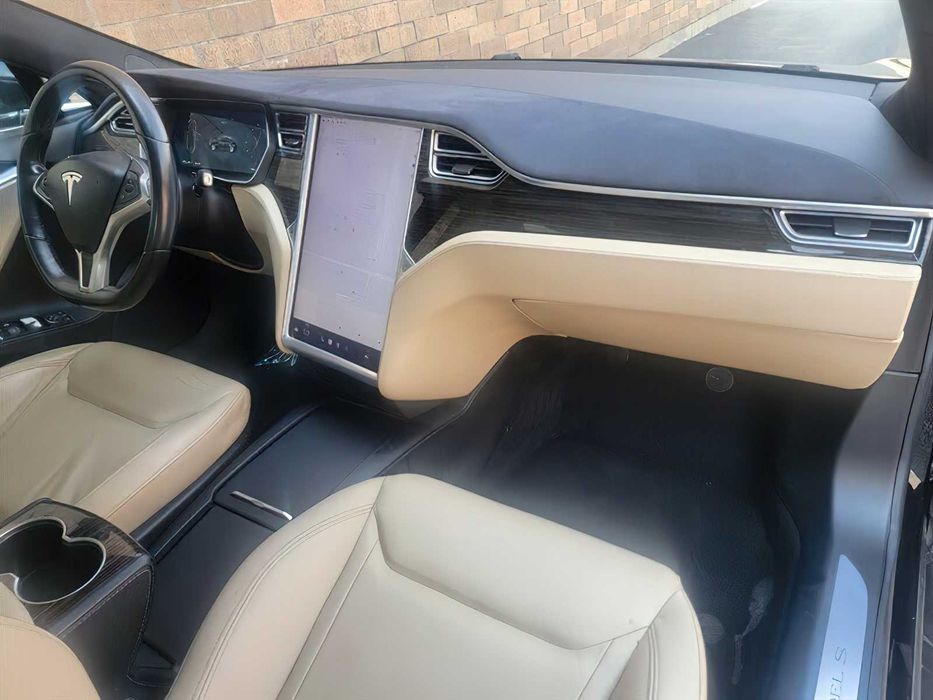 Tesla Model S      2015