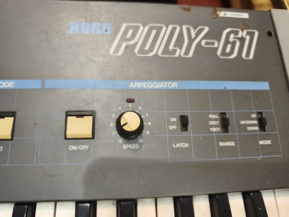 Sintetizador analógico Korg poly-61