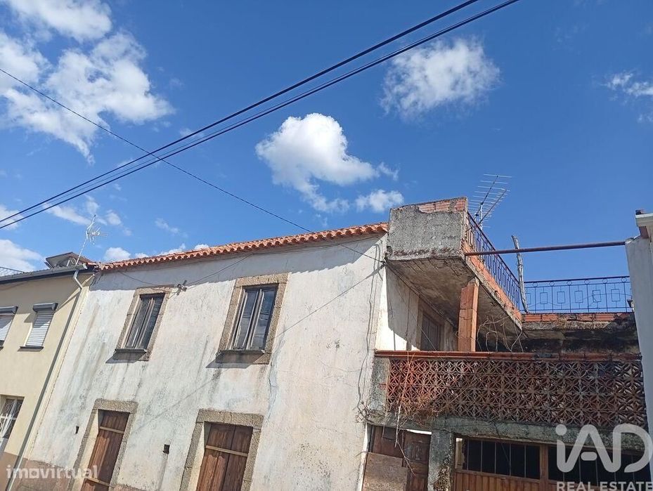 Moradia térrea T2 em Paul de 100 m2