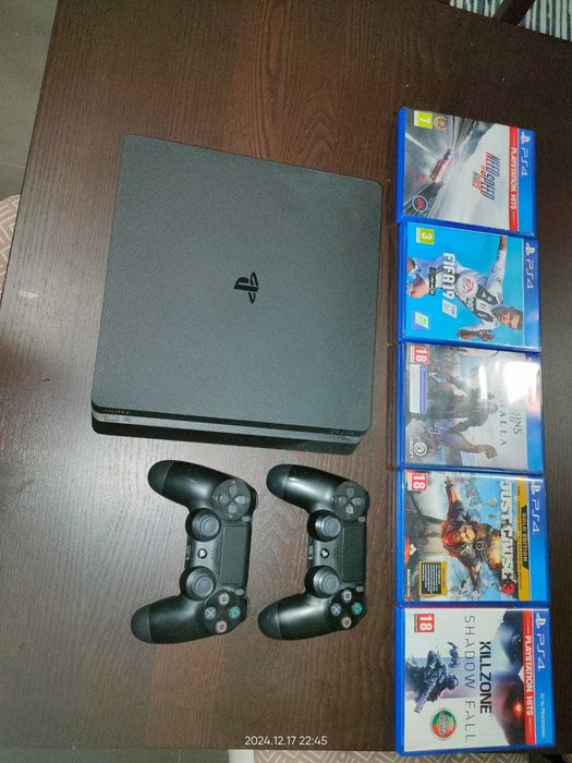 PlayStation 4  1 TB  Slim