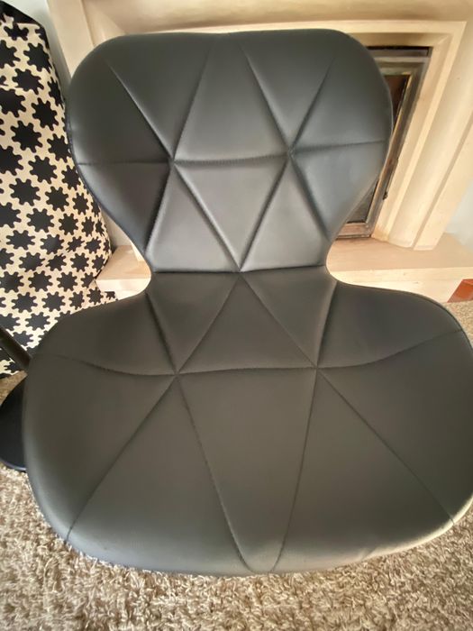 Conjunto de 6 cadeiras – 250€