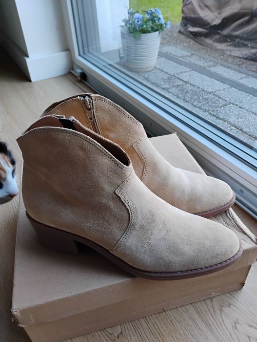 Wiosenne botki Ryłko r. 38 piaskowe camel