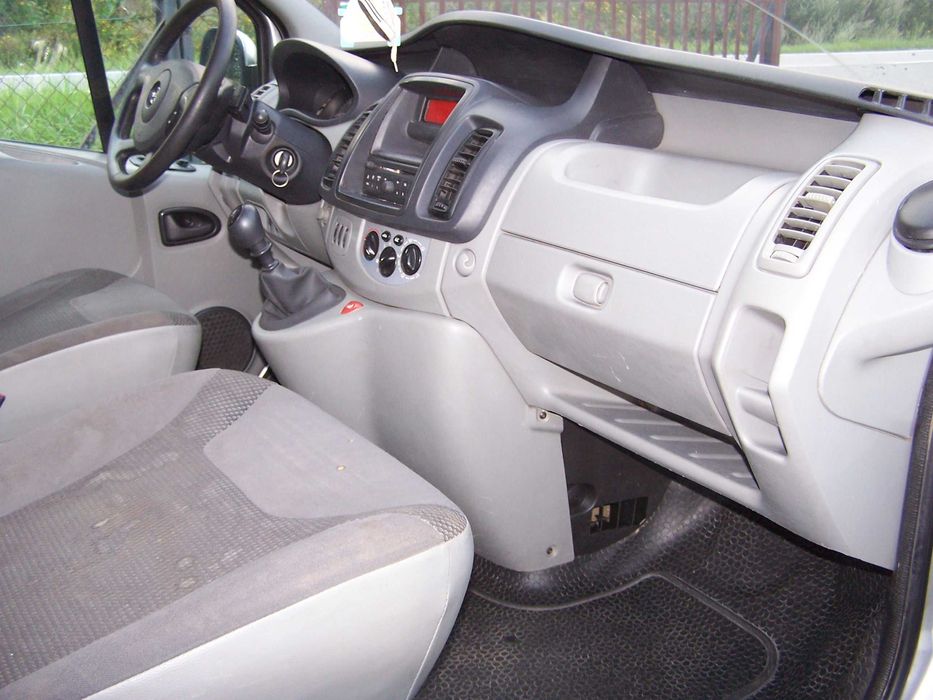 Opel Vivaro 8 -mio osobowy 2,5 CDTI 145 KM.