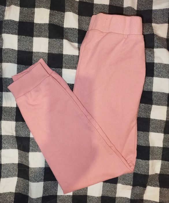 Spodnie dresowe różowe 116-122