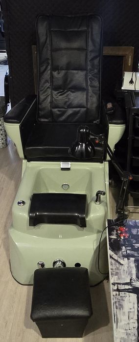 Педикюрне крісло (масаж, вода)