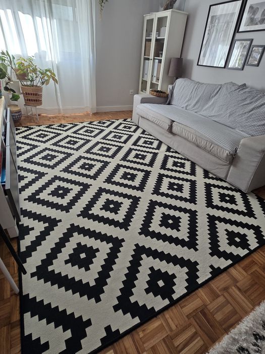 Tapete LAPPLJUNG RUTA da IKEA com padrão geométrico 200x300