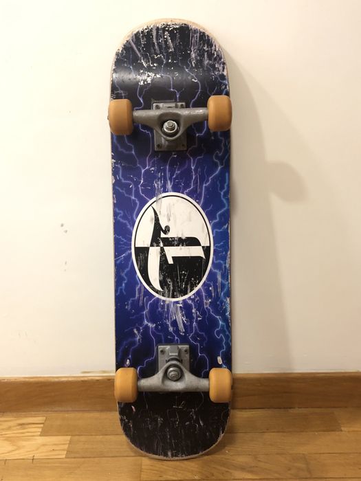 Skate pro tabua preta e roxa